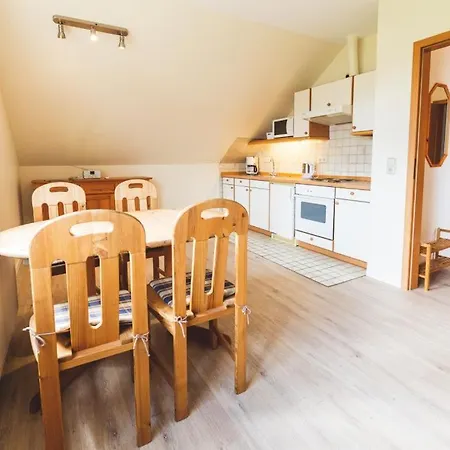 Апартаменты Huus Binnensee Og1, Frisch Renoviert Fuer 2, Ruhige Lage Nahe Suedstrand Фемарн