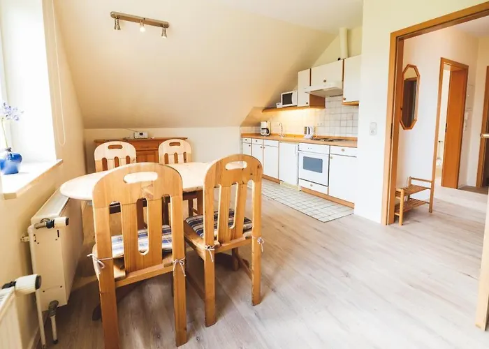 Апартаменты Huus Binnensee Og1, Frisch Renoviert Fuer 2, Ruhige Lage Nahe Suedstrand Фемарн